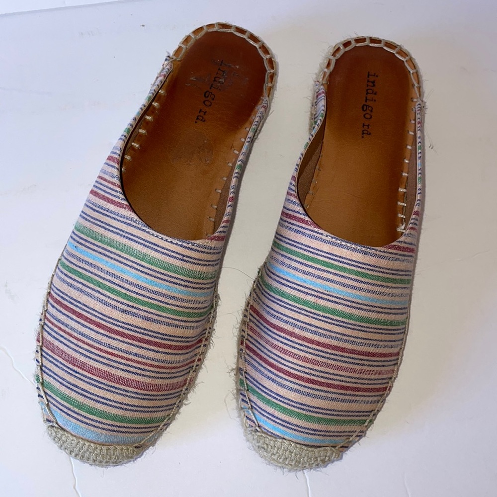 Indigo Rd. Women shoes size 7.5 M multicolor 1 inche flat plataforma